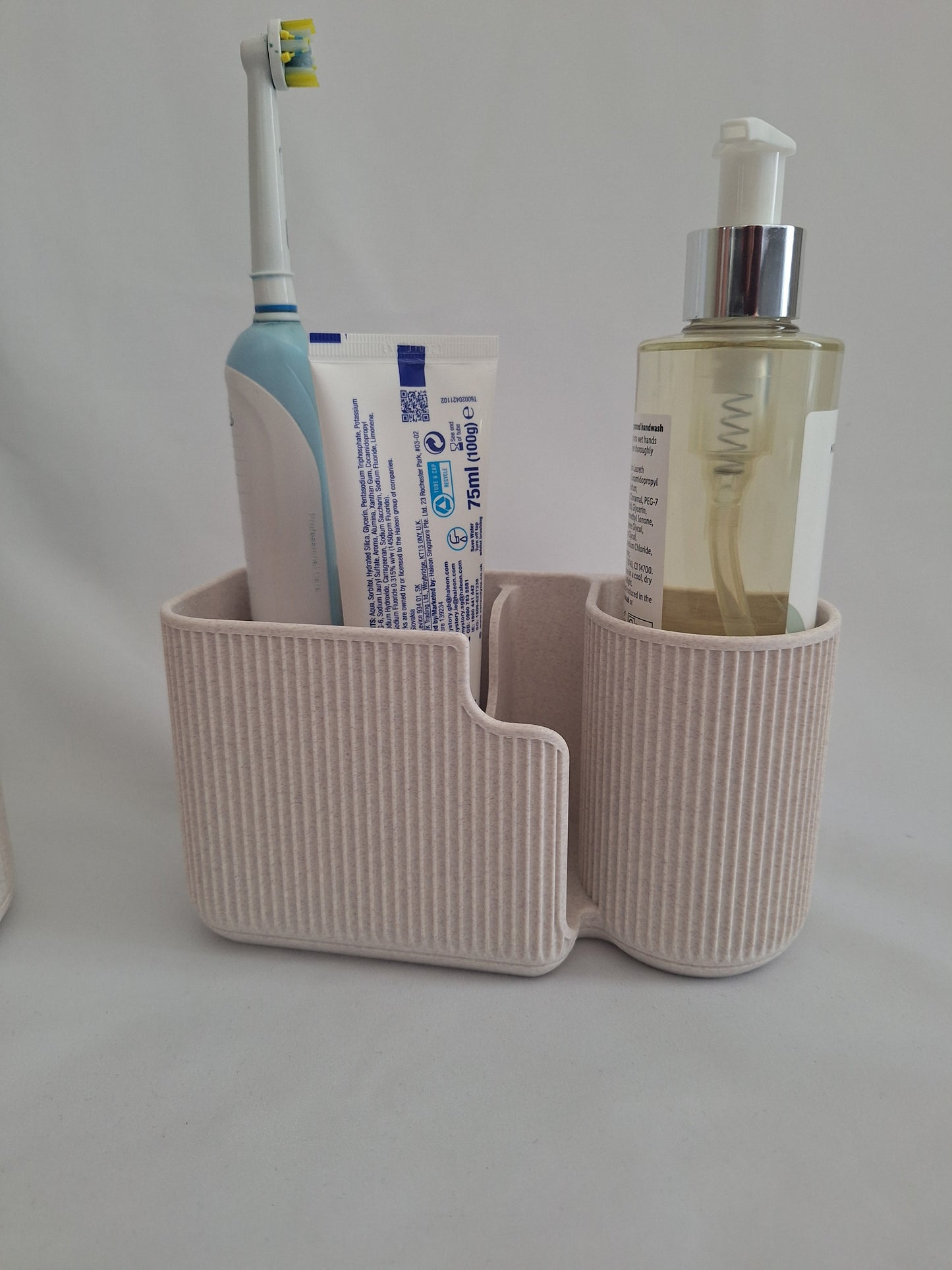 White Marble Bathroom Organiser with Cedar Speckles – 5 Compartments, Ribbed Design – Soap Dispenser Slot – Modern Storage Tray