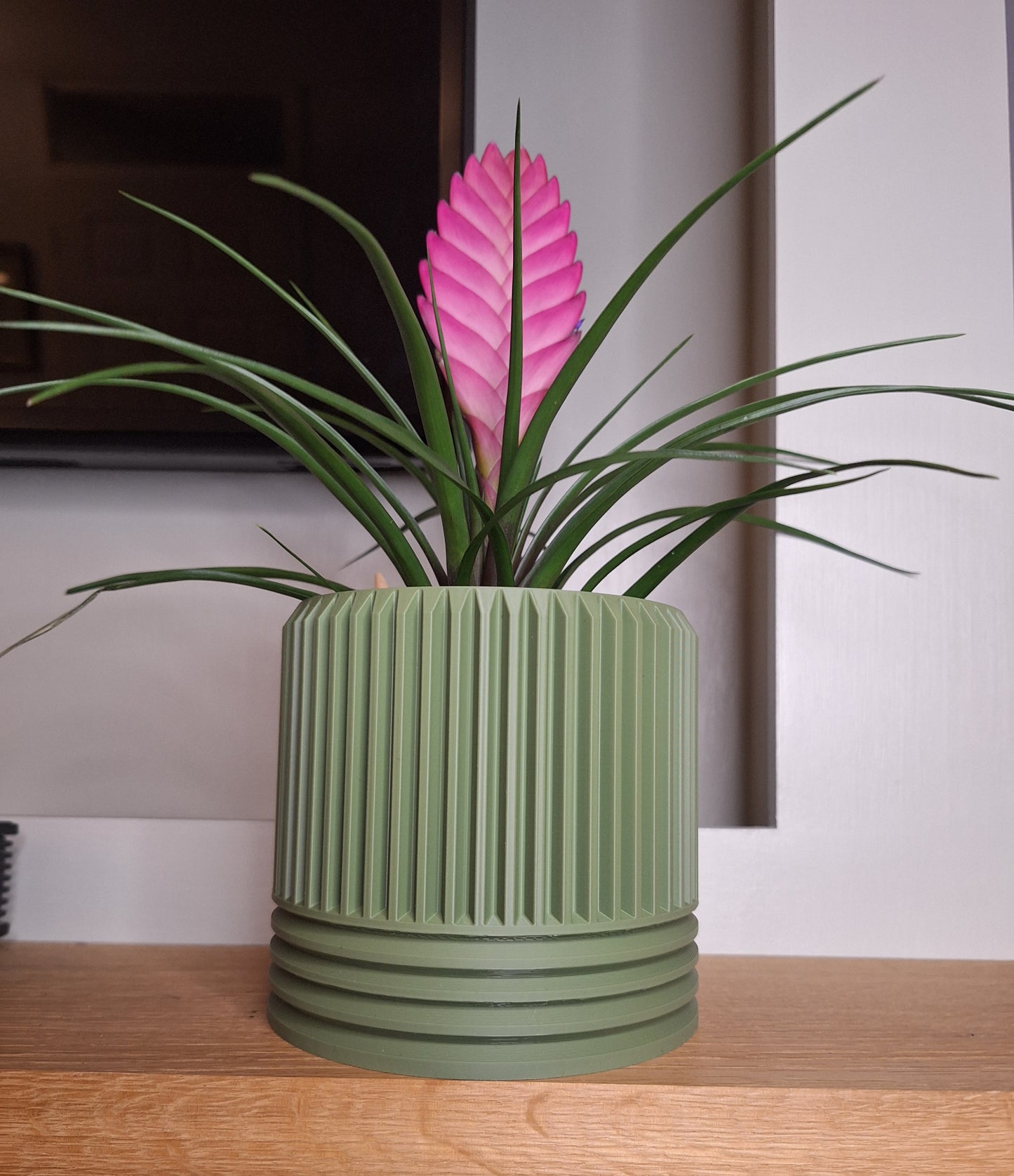 3D printed double ribbed plant pot.