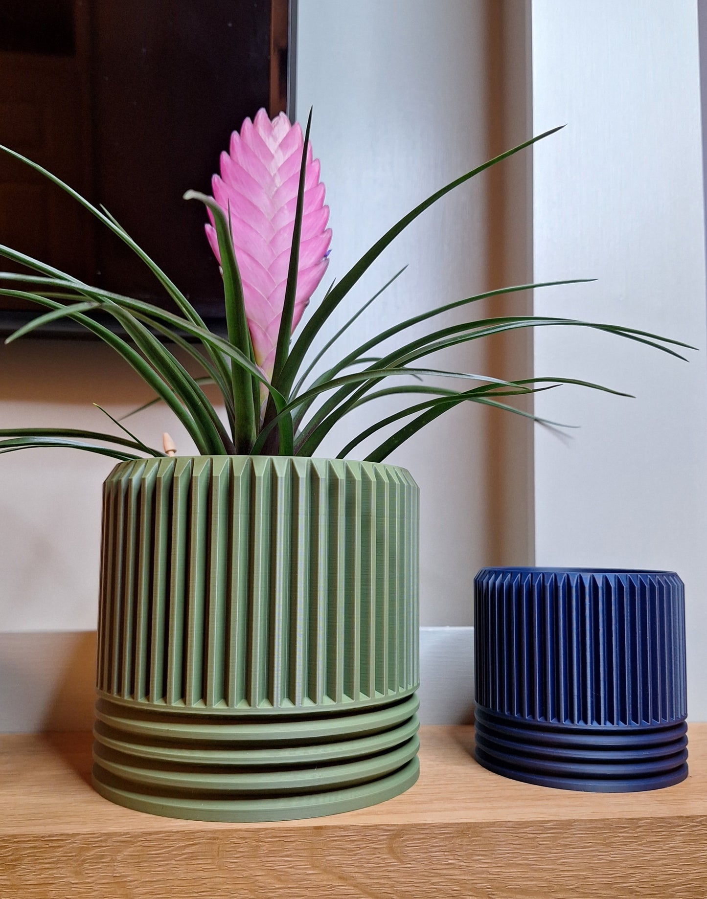 3D printed double ribbed plant pot.