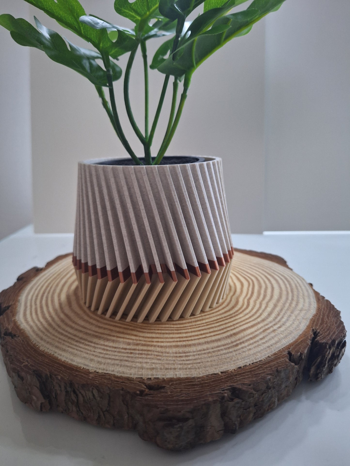 Twisted fins plant pot