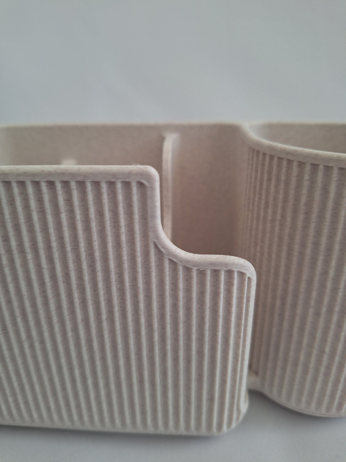 White Marble Bathroom Organiser with Cedar Speckles – 5 Compartments, Ribbed Design – Soap Dispenser Slot – Modern Storage Tray