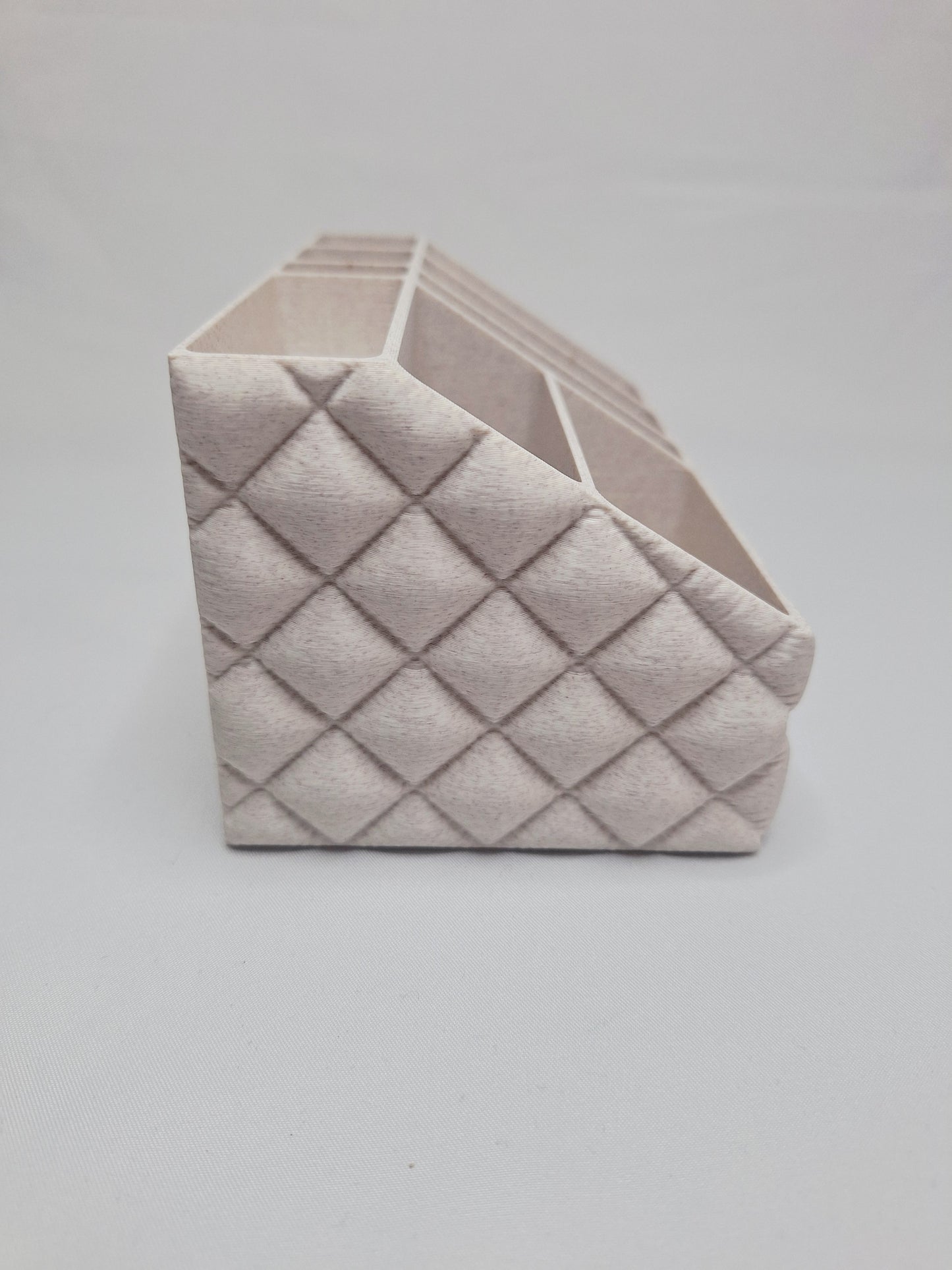 Make up holder that looks like it is inflated