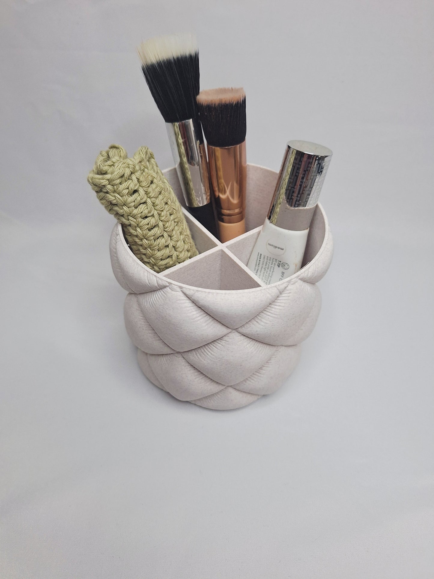 3D Printed Quilted Makeup Brush Holder – Cylinder Organiser in Cedar Speckle PLA | Handmade in UK