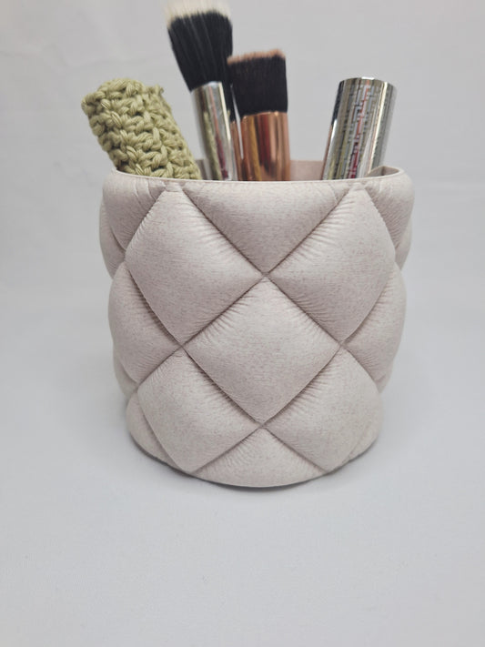 3D Printed Quilted Makeup Brush Holder – Cylinder Organiser in Cedar Speckle PLA | Handmade in UK