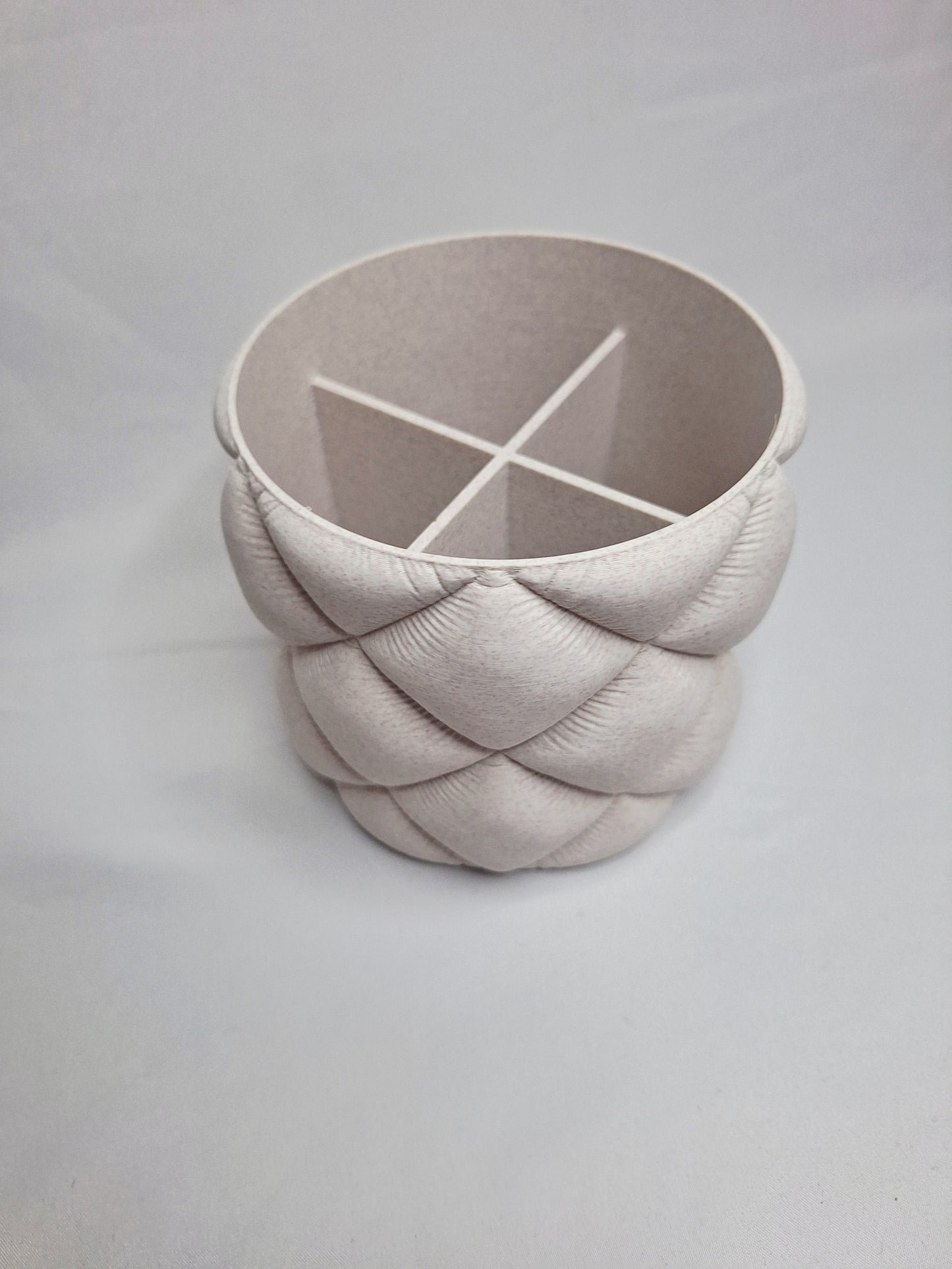 3D Printed Quilted Makeup Brush Holder – Cylinder Organiser in Cedar Speckle PLA | Handmade in UK