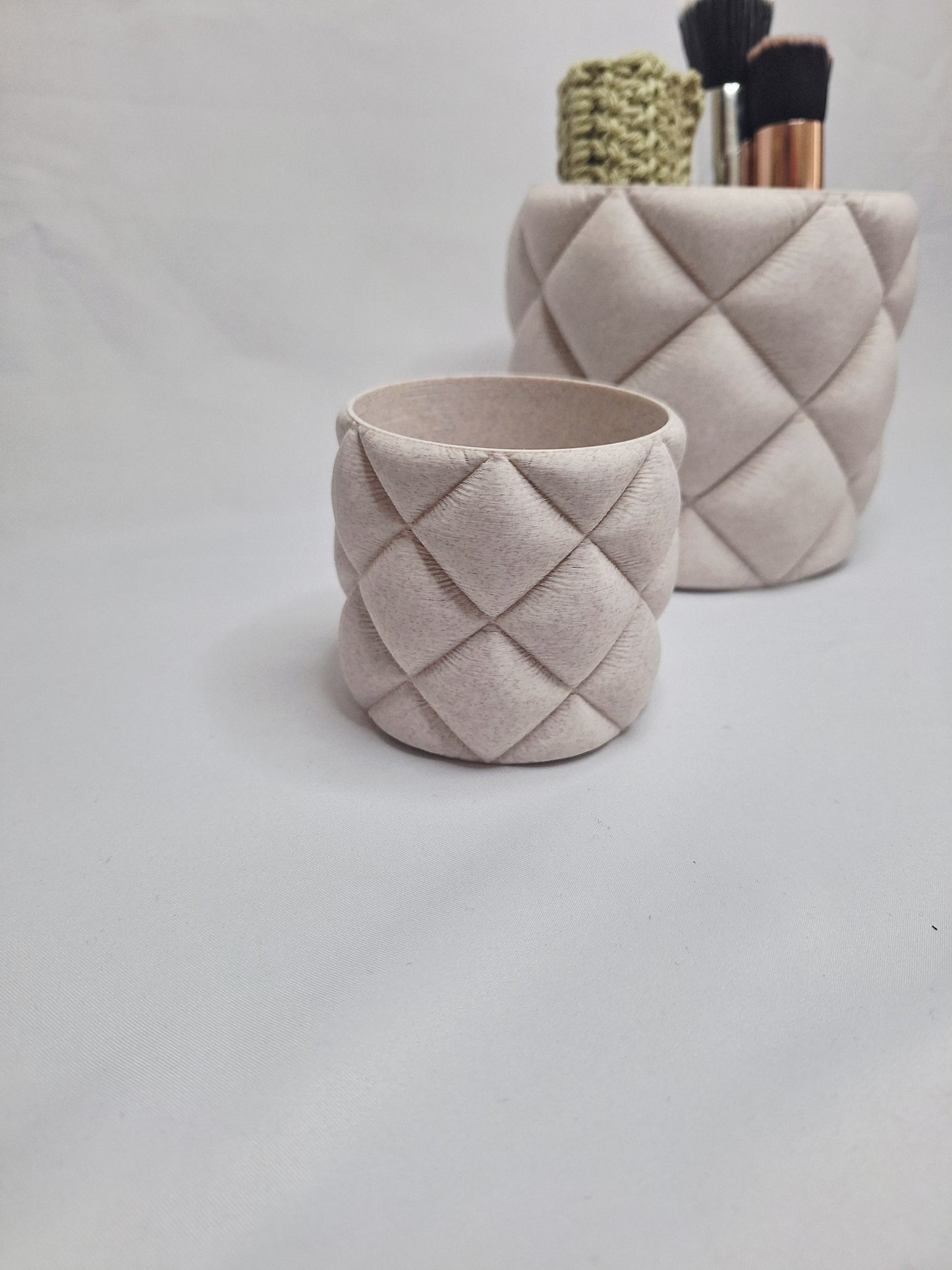 3D Printed Cotton Pad Holder with Lid – Quilted Cylinder in Cedar Speckle PLA | Handmade in UK