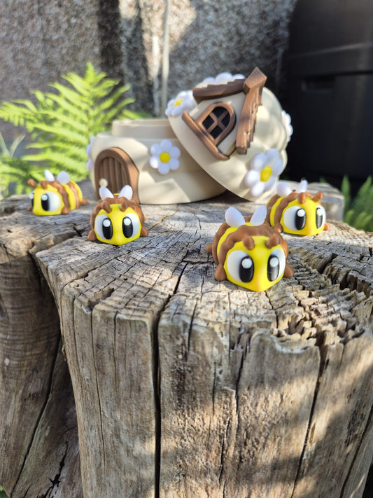 Bee hive and a family of articulated bees