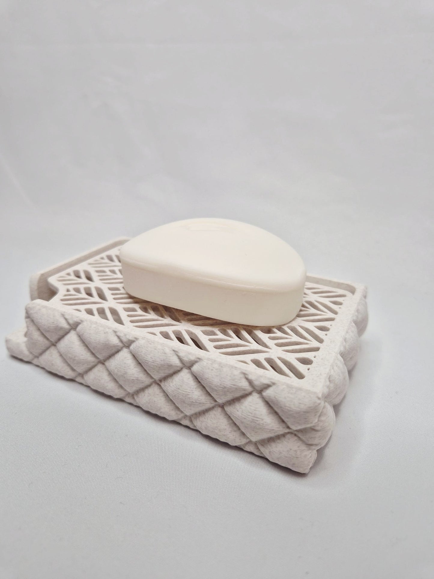 3D Printed Soap Dish with Removable Tray – Quilted Marble PLA with Cedar Speckle | Handmade in UK