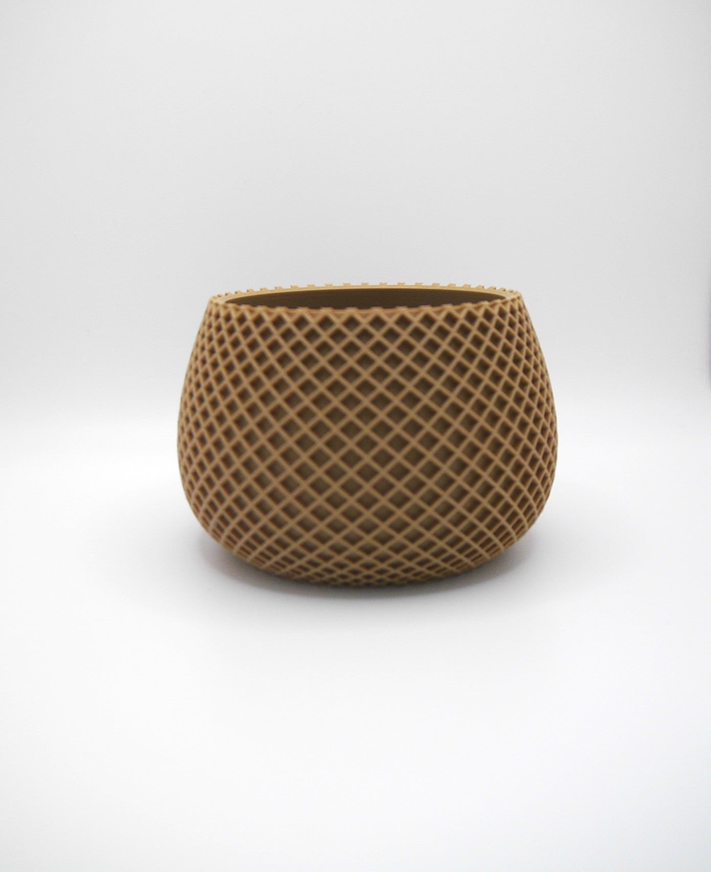Round diamond patterned plant pot