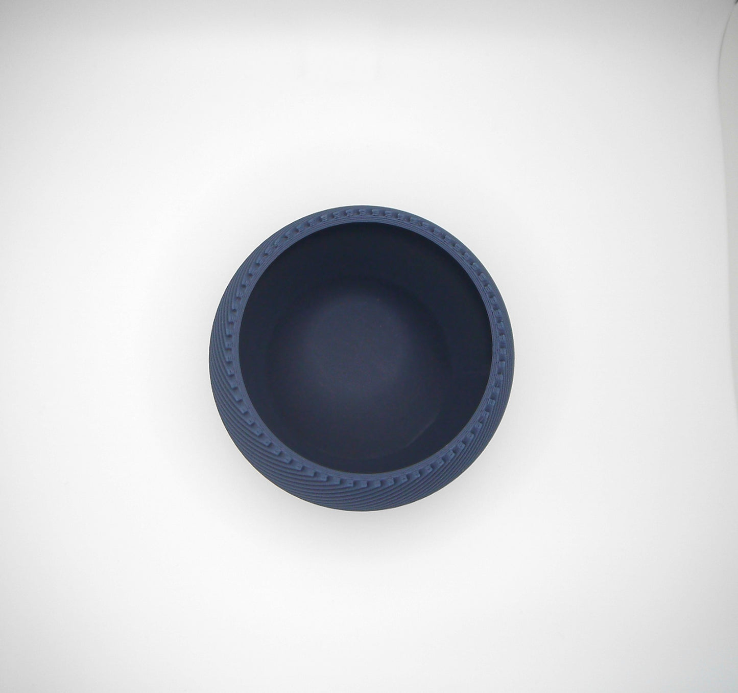 Round spiral ribbed plant pot